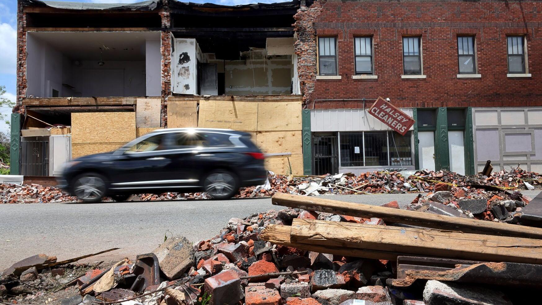 Tornado cleanup cost doubles to $730M, could gobble up state aid for 最新杏吧原创